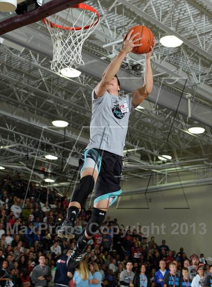 Thumbnail 3 in 2013 MaxPreps Holiday Classic Slam Dunk Contest photogallery.
