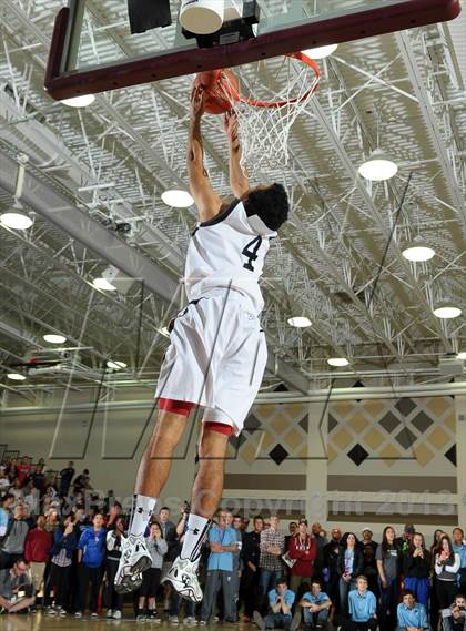 Thumbnail 3 in 2013 MaxPreps Holiday Classic Slam Dunk Contest photogallery.