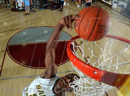 Thumbnail 3 in 2013 MaxPreps Holiday Classic Slam Dunk Contest photogallery.