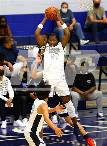 Thumbnail 2 in St. John Bosco vs. Sierra Canyon (CIF SS Open Playoff) photogallery.