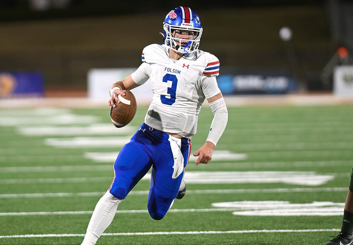 Ryder Lyons threw for two touchdowns and rushed for another as No. 25 Folsom defeated Long Beach Poly 63-20. (File photo: Heston Quan)