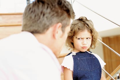 Los niños aprenden a interpretar la ironía durante su madurez, ayudados por la interacción con sus iguales, con los adultos o a través de la observación.