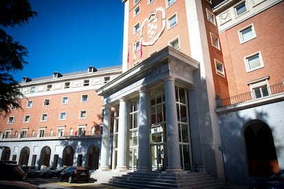 Fachada del edificio del Rectorado de la Universidad Complutense de Madrid, el 2 de julio. 