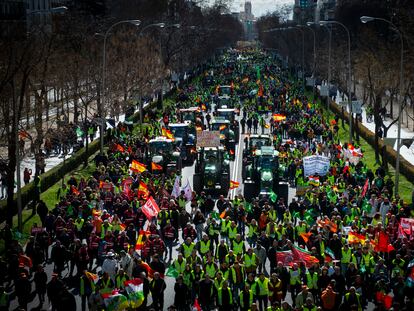 Manifestación de los agricultores, ganaderos y pescadores este lunes en Madrid.