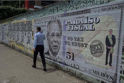 Cartaz em São Paulo que critica o ministro Paulo Guedes e o caso das 'offshores', revelado pelo 'Pandora Papers'.