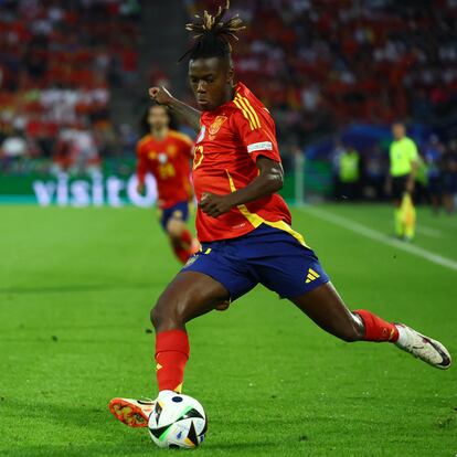 Soccer Football - Euro 2024 - Round of 16 - Spain v Georgia - Cologne Stadium, Cologne, Germany - June 30, 2024  Spain's Nico Williams in action with Georgia's Otar Kakabadze REUTERS/Thilo Schmuelgen