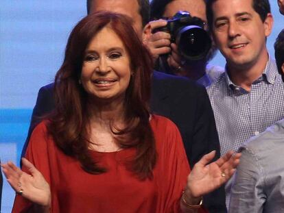 Cristina Fernández de Kirchner celebra el triunfo electoral que el domingo la convirtió en vicepresidenta de Argentina.