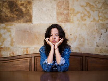 La estudiante rusa Sofya Kruglikova En el patio interior de la Facultad de Filología de la Universidad de Salamanca, el 4 de abril de 2024.