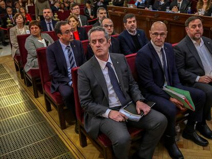 Los 12 líderes independentistas catalanes acusados por el 'procés', en el banquillo del Tribunal Supremo al inicio del juicio en febrero de 2019.