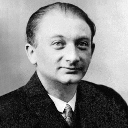 El periodista y novelista Moses Joseph Roth, retratado en 1926.