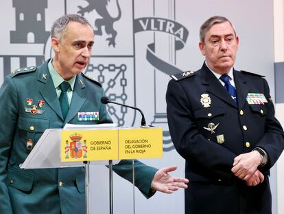 El jefe superior de Policía de La Rioja, Manuel Laguna, a la derecha, y el coronel jefe de la Guardia Civil Enrique Moure, en la rueda de prensa, este jueves en la Delegación del Gobierno de La Rioja,