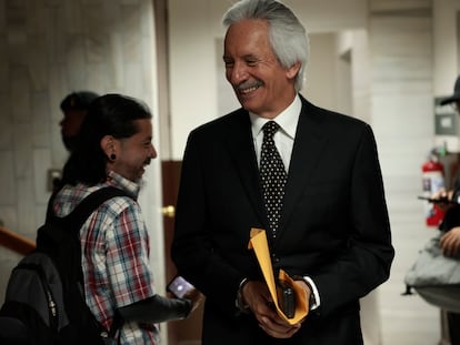 El periodista guatemalteco José Rubén Zamora Marroquín en la Torre de Tribunales de Ciudad de Guatemala a donde acudió por una audiencia el 15 de mayo.