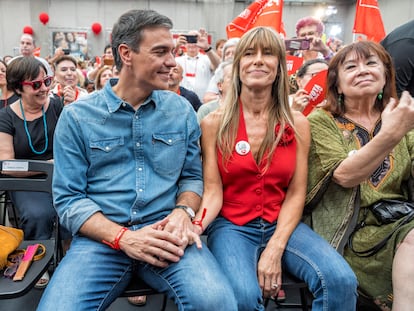 Pedro Sánchez y Begoña Gómez, en el mitin de cierre de campaña del PSOE de las elecciones generales de julio de 2023.