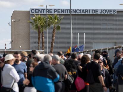 La protesta de los funcionarios el sábado frente a la prisión de Jóvenes.