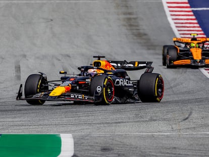 El Red Bull de Max Verstappen y el McLaren de Lando Norris.