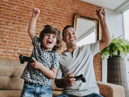 Los videojuegos más recomendables son los tipo 'party', con minipruebas para toda la familia.