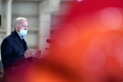 Joe Biden durante comício em 30 de outubro no aeroporto de MMilwaukee.