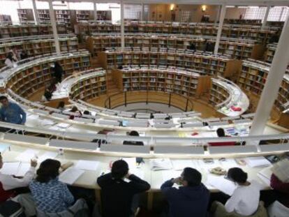 Estudiantes en la biblioteca de la Universidad Carlos III de Madrid.