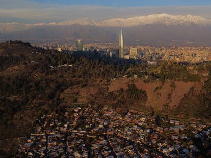 Una vista de los Andes nevados, este 19 de junio.