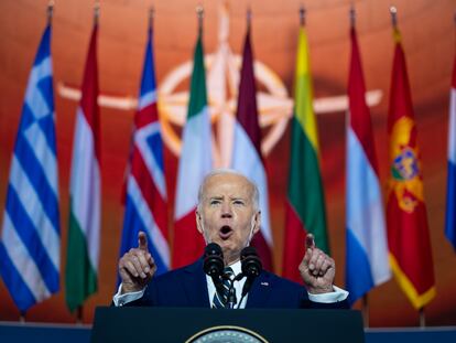 El presidente  de EE UU, Joe Biden, pronuncia un discurso sobre el 75 aniversario de la OTAN en el Auditorio Andrew W. Mellon, en Washington, este martes.