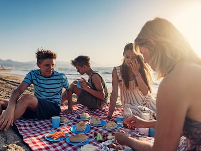 Proponer al adolescente realizar alguna actividad en familia es una buena forma de pasar tiempo de calidad.