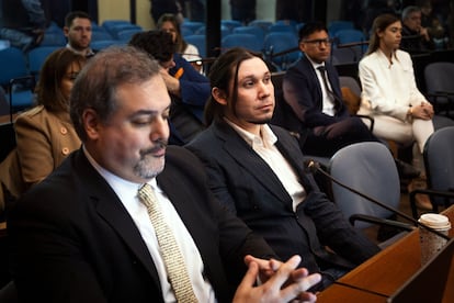 Nicolás Carrizo (derecha) durante el juicio de este miércoles en Buenos Aires. 