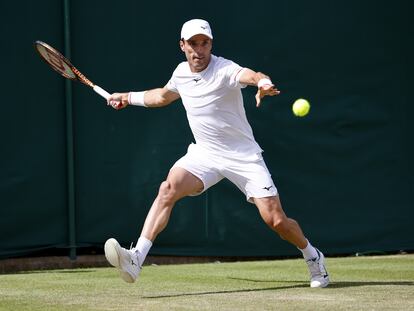 Roberto Bautista, durante el partido contra Fognini en la Pista 16 de Wimbledon.