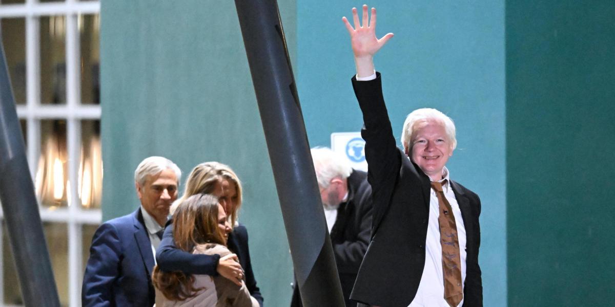 Julian Assange llega a Australia.