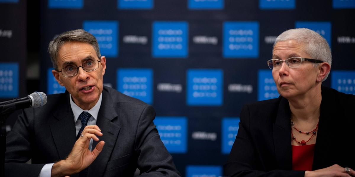 El director ejecutivo de Human Rights Watch, Kenneth Roth, habló junto a Sophie Richardson, directora de China en Human Rights Watch durante una conferencia de prensa para presentar su Informe Mundial 2020.