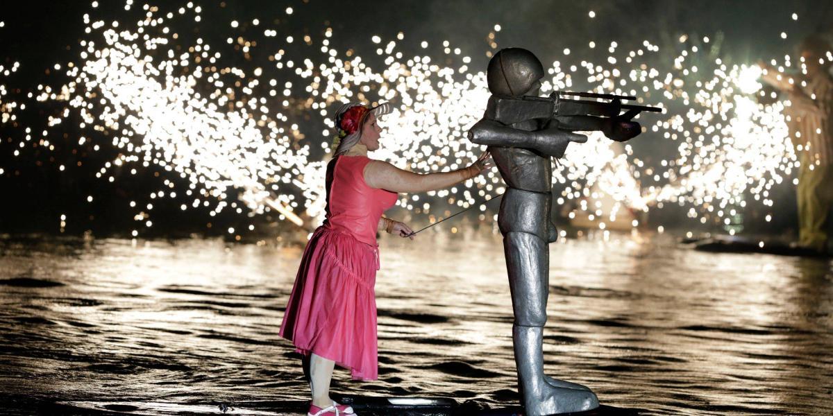 El grupo francés Ilotopie, con Water Fools, cerró el 16  Festival Iberoamericano de Teatro de Bogotá del 2018.