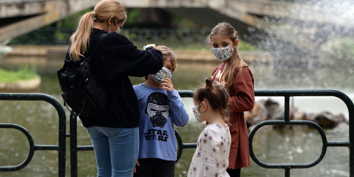 Los niños de España volvieron a jugar el domingo 26 de abril en las calles luego de mes y medio de estar encerrados en casa.