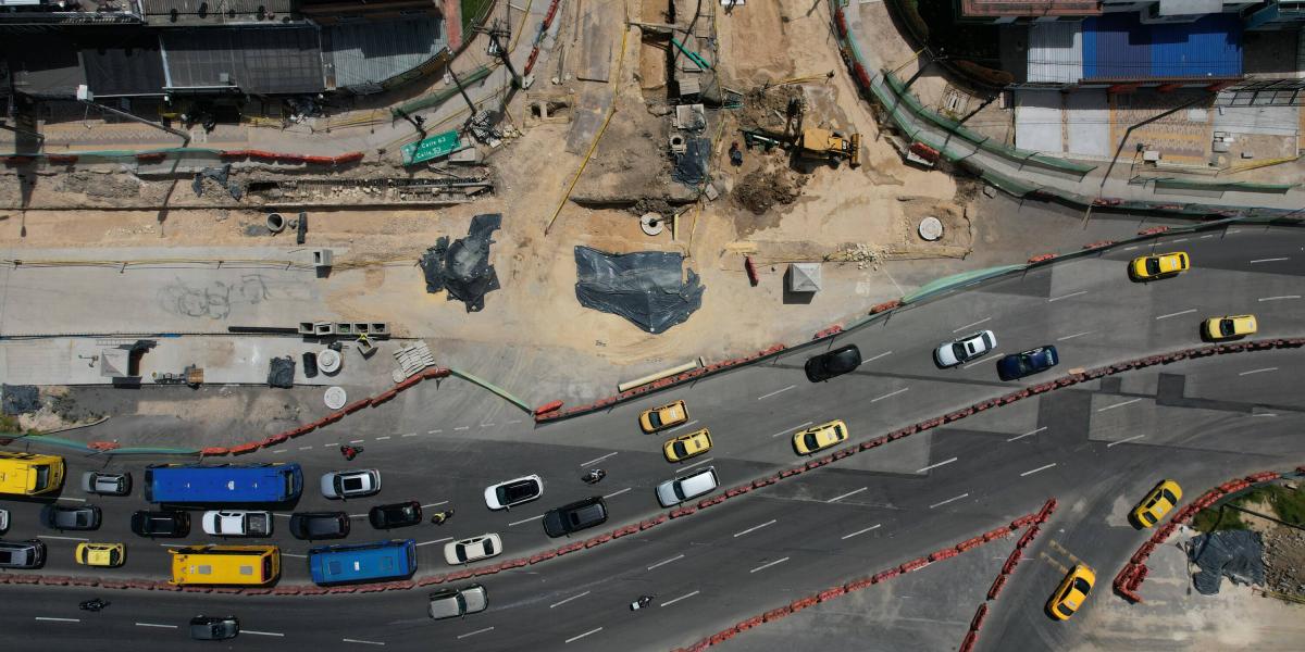 Bogotá. 19 de enero de 2024. En la obras de la Troncal Av 68, el alcalde Carlos Fernando Galán, mostró gran preocupación por el atraso que presenta esta obra, sobre todo en el grupo 6 que se localiza entre la calle 46 y calle 66 con Av 68.