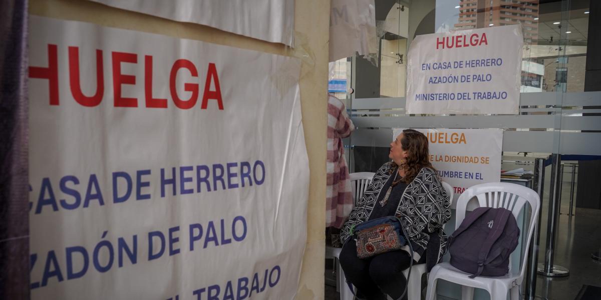 Huelga ministerio del Trabajo en el centro de la ciudad . Bogota 5 de junio del 2024. FOTO MAURICIO MORENO CEET EL TIEMPO