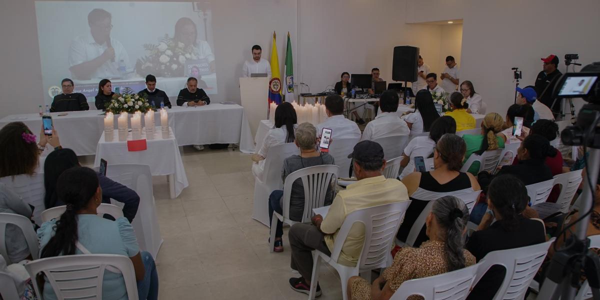 Magistrados del Tribunal de Barranquilla en audiencia con víctimas en Pivijay, Magdalena.