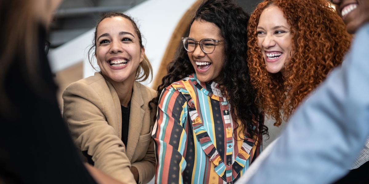 La promoción del empoderamiento femenino no solo es una cuestión de equidad de género, sino que también tiene beneficios financieros y organizacionales.