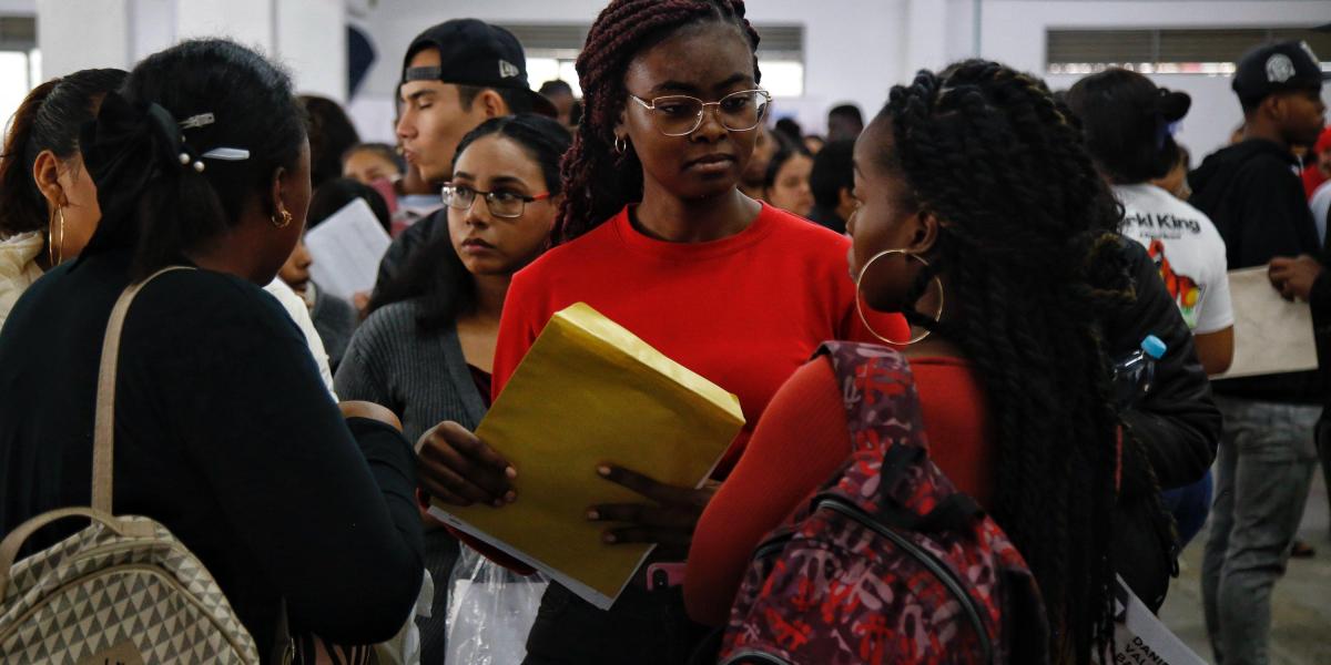 La Feria 'Más Empleo Cali' se cumplió en El Poblado, en el oriente, y en Polvorines, en la ladera de Cali.