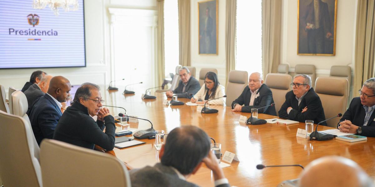 El presidente Petro se reunió este lunes con los voceros del partido Comunes.