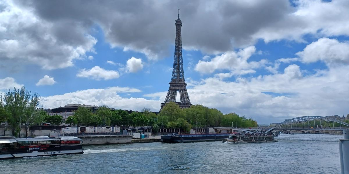 Parisinos y visitantes podrán nadar en el Sena en 2025, este año será la sede de la ceremonia inaugural de los juegos olímpicos y durante el verano se convertirá en la playa de Paris.