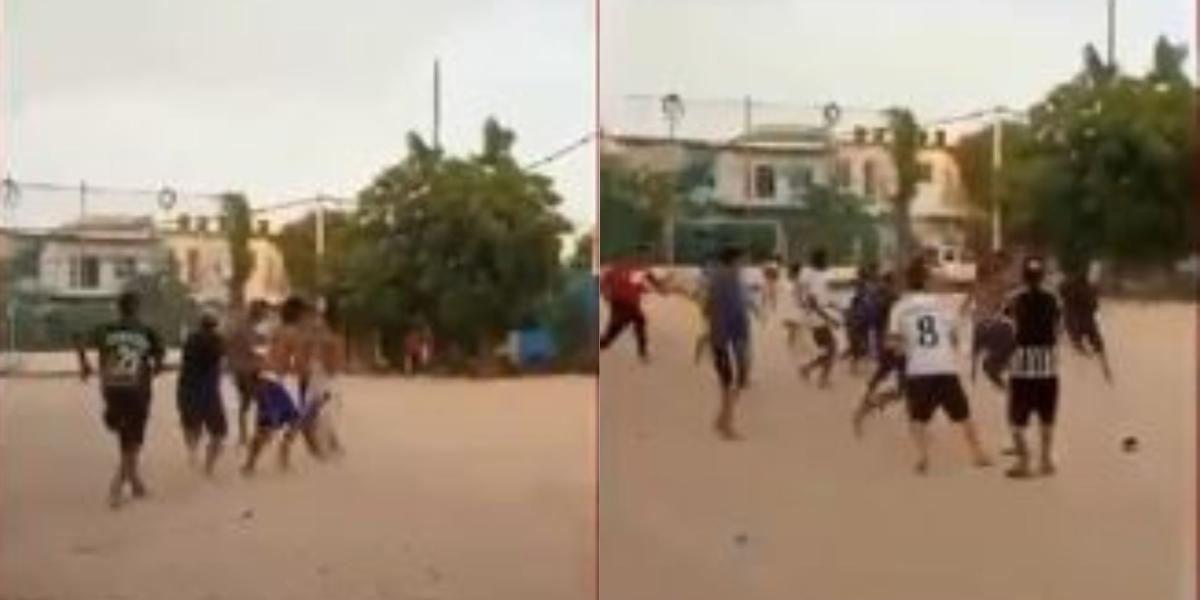 Convirtieron la cancha de fútbol en un ring de boxeo.