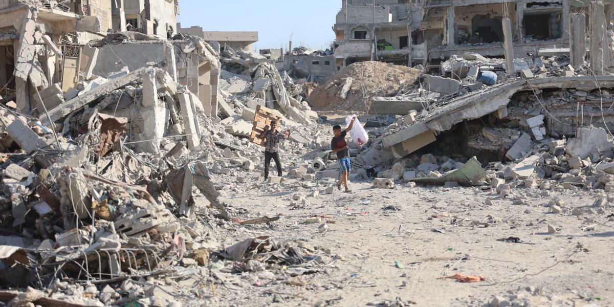 Edificios derrumbados tras la retirada del ejército israelí del barrio de Shujaiya, en Gaza.