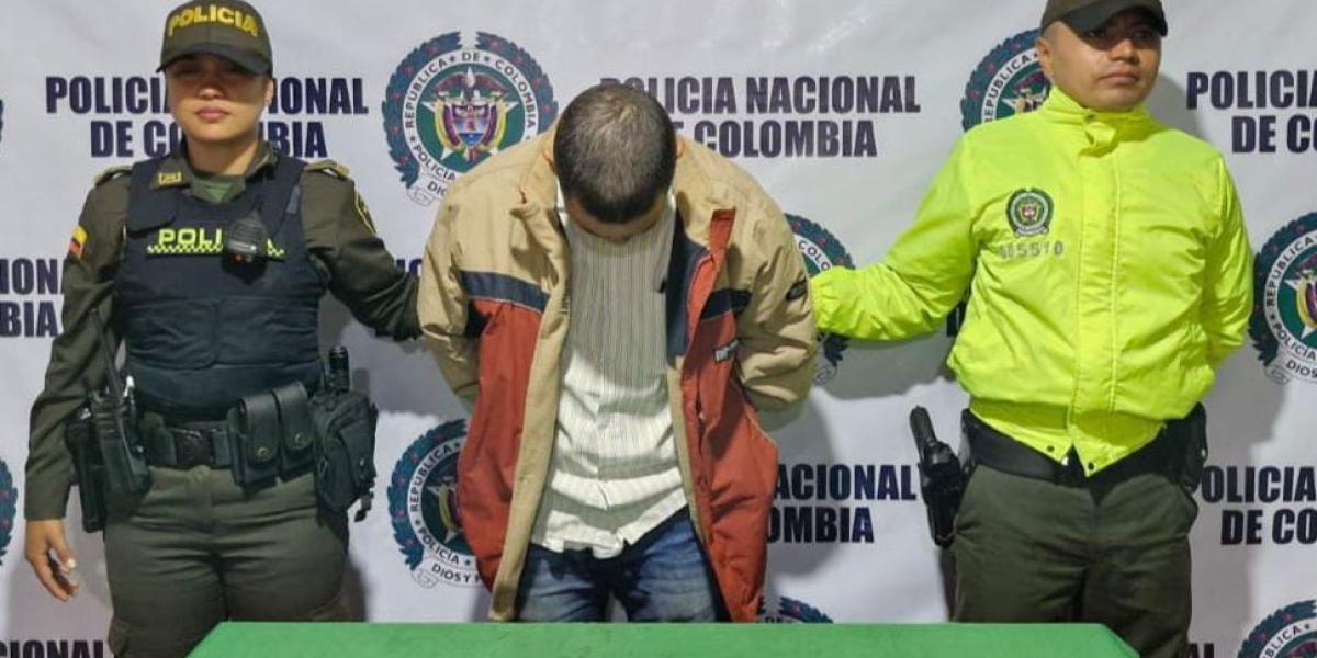 Durante todo el procedimiento policial se pudo establecer que Héctor Guayabo Bernal adquirió todos los tiquetes de servicio público con una identidad falsa.