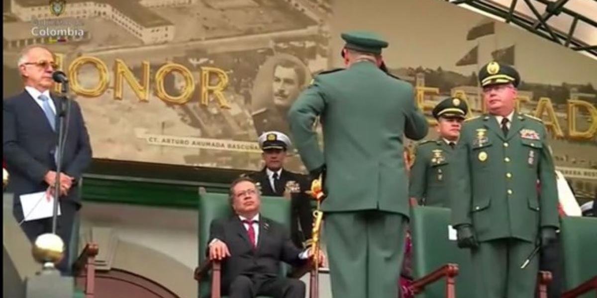 La ruptura del protocolo por parte del presidente Gustavo Petro.