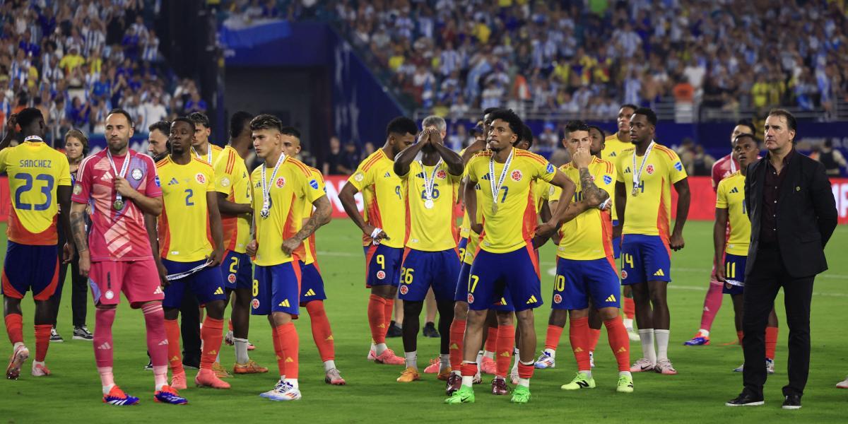 Los jugadores de Colombia tras la derrota del equipo en el partido final de la Copa América 2024 entre Argentina y Colombia en el Hard Rock Stadium.