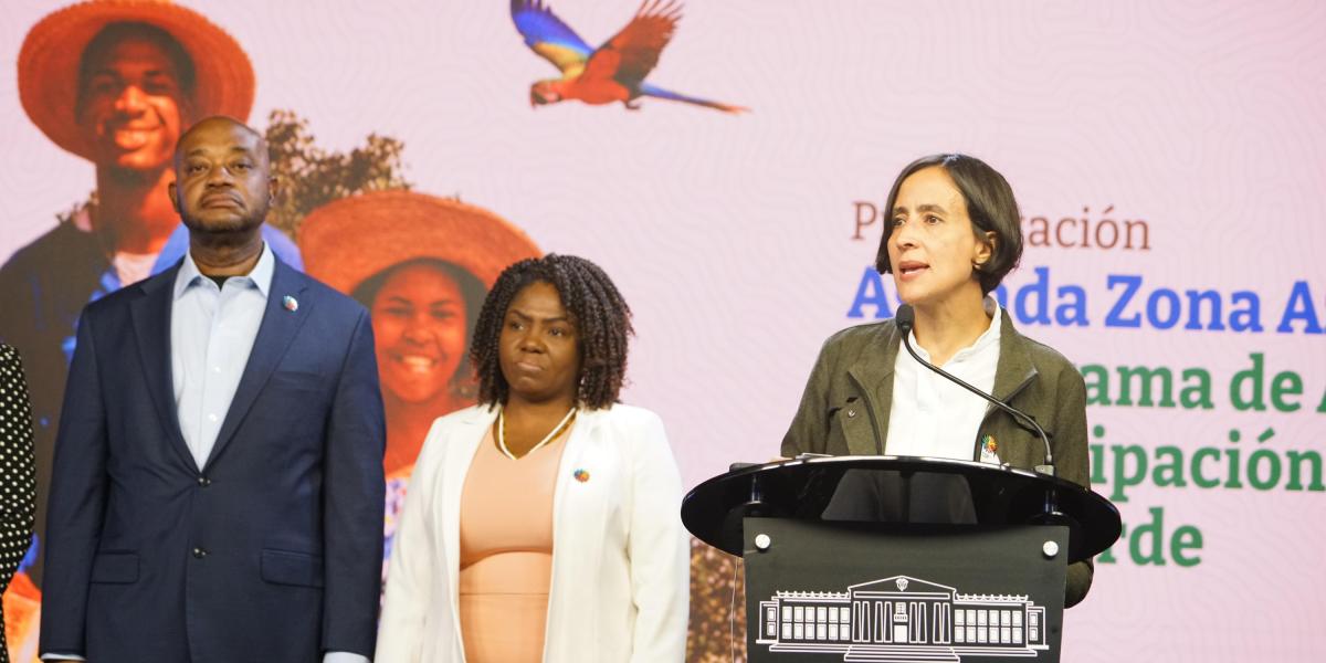 El canciller, Luis Gilberto Murillo; la vicepresidenta, Francia Márquez y la ministra de Ambiente y Desarrollo Sostenible, Susana Muhamad durante la presentación de la agenda oficial de la COP16.