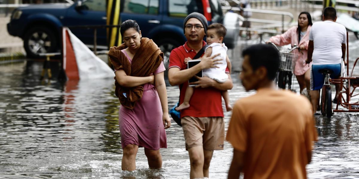 Afectados en Filipinas por el paso de un tifón.