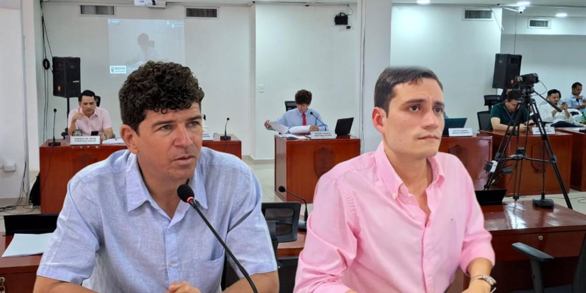 El concejal Miguel Martínez y Anselmo Gual del mismo partido se atacaron con ofensas mutuas.