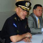 Fotografía de archivo en la que se ve al entonces director de la policía de Honduras, Juan Carlos Bonilla (i), y al ministro de Seguridad, Pompeyo Bonilla (d), en 2012. EFE/STR