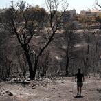 Bosque quemado tras un incendio forestal en la zona de Vrilissia, cerca de la ciudad de Atenas.