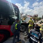 Caos, congestión y el sonido de ambulancias marcan el panorama de la mañana de este viernes 23 de agosto, tras registrarse una fuerte colisión entre un bus de TransMilenio y un camión mezclador en la Avenida Suba con calle 129. Bogotá 23 de agosto del 2024. FOTO MAURICIO MORENO CEET EL TIEMPO @mauriciomorenofoto