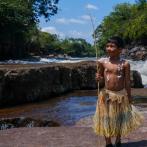 Niño huitoto de la comunidad La Chorrera, considerada la más grande de la Amazonía